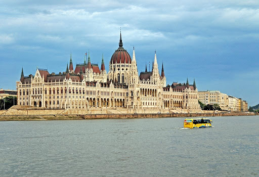 מבנה על הים בהונגריה